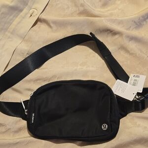 lululemon athletica Black Everywhere Belt Bag LARGE